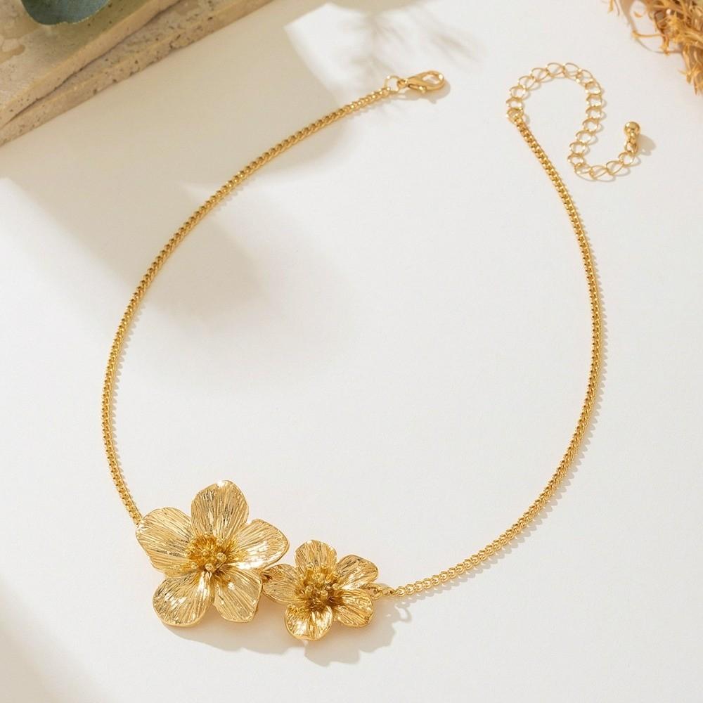 Golden Flower Pendant Necklace Dopamine Style Wrinkled Choker New Jewelry Accessories  Gift
