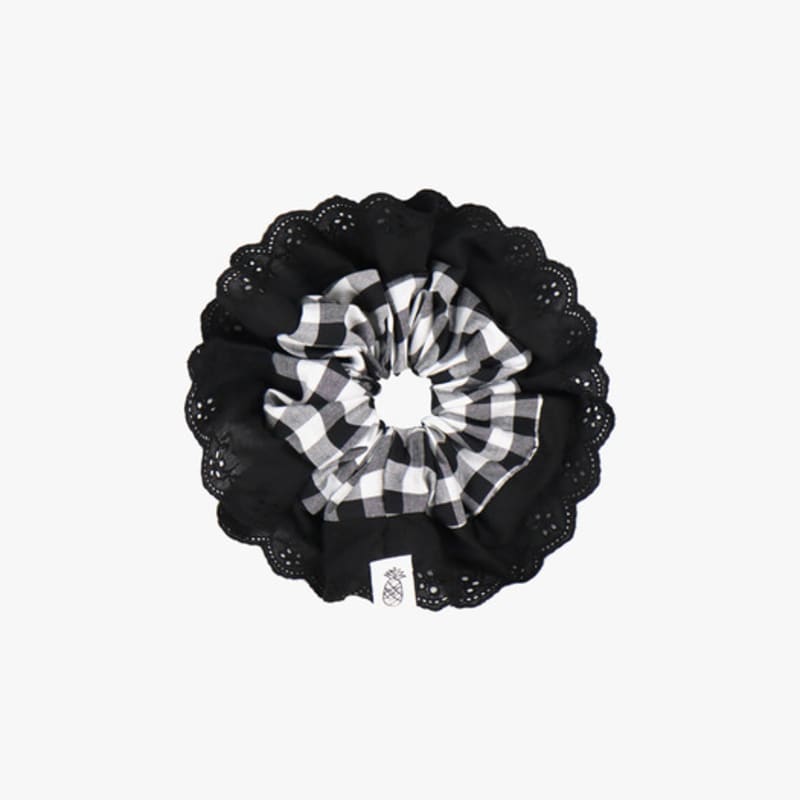 PINK PINEAPPLE CHECK LACE SCRUNCHIE_BLACK
