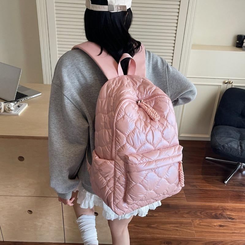 Simple Design Quilted Backpack Casual Daily Backpack for Women Lightweight Classic Style Ideal for School Travel Commute and Fashion Outfits