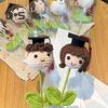 Absolventen Häkelblumenstrauß Abschlusshut Cartoon Junge Mädchen Hund Handgefertigt Strickblumen Zweig Abschlussfeiern Heimdekoration