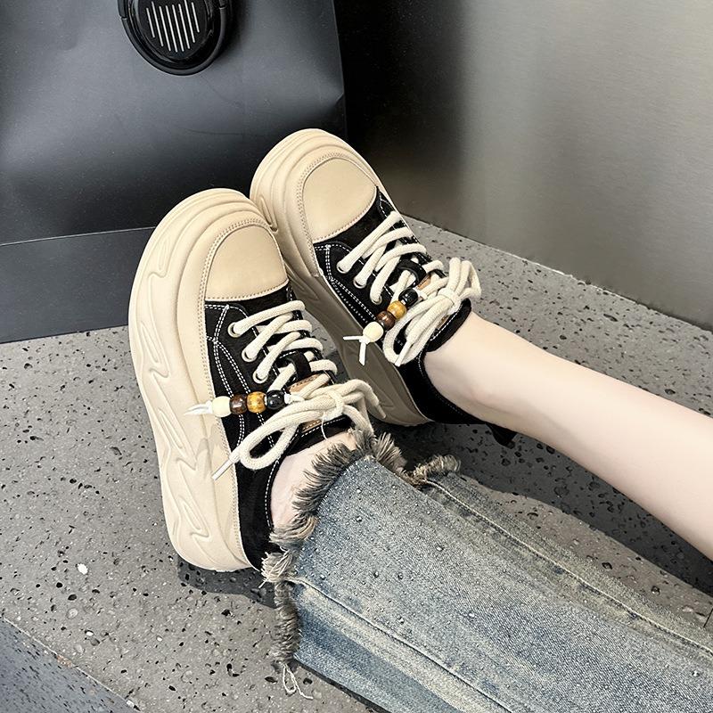 Gâteau éponge semelle épaisse première couche cuir de vache chaussures décontractées pour femmes printemps et automne antidérapantes respirantes polyvalentes rétro chaussures de sport pour femmes