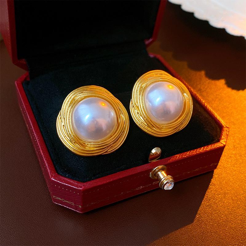 Vintage Inlaid Round Earrings, Court Style Light Luxury Exquisite Design, Niche Fashion Ear Studs