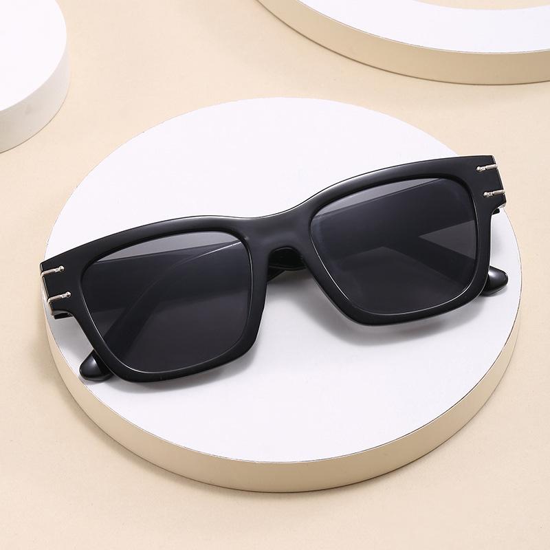 Vintage Designer Sunglasses for Women Men PC Frame Rectangle Square Sun Glasses Anti Glare Eyewear Shades