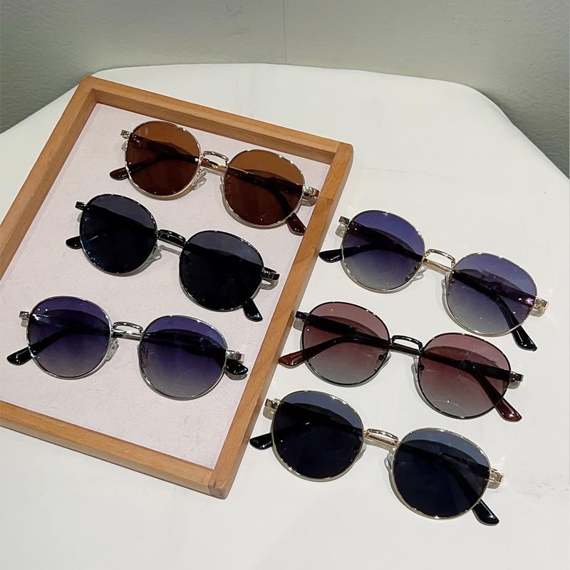 KAMMPT Vintage Round Sunglasses Men Fashion Simple Gradient Outdoor Shades Women New Retro Trendy Brand Design Sun Glasses