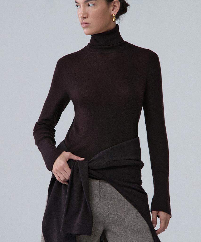 UMARMUNG Weightless Wool Turtle Neck Pullover_Mahogany