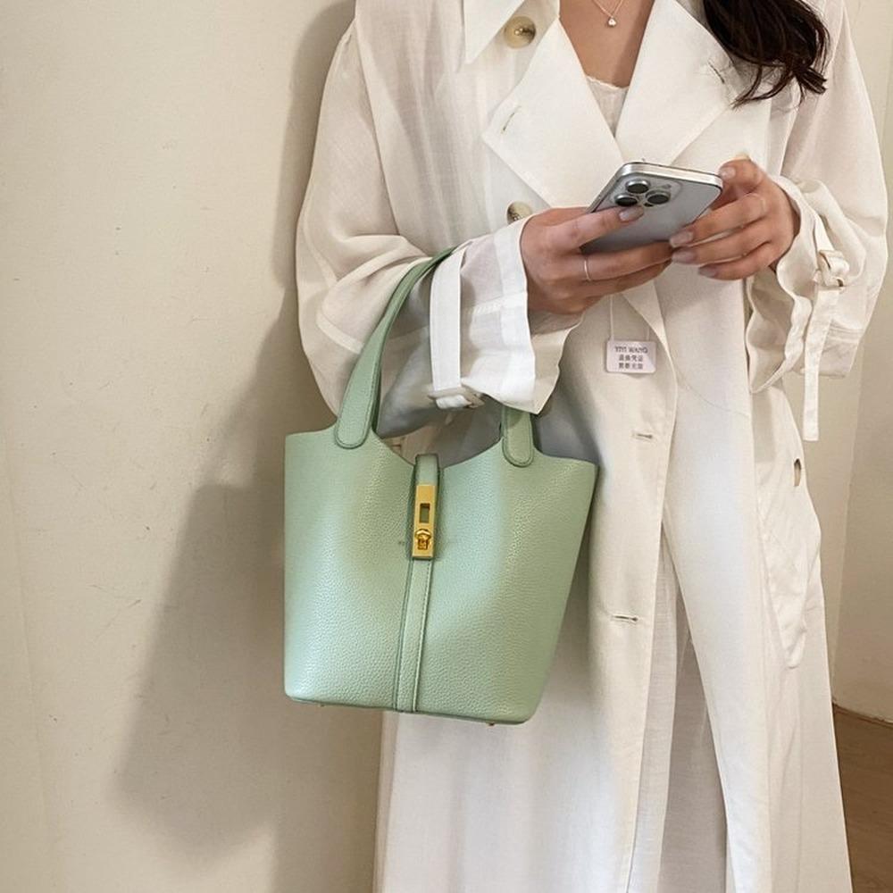 Lightweight Large Capacity Handbag Bag for Daily Use