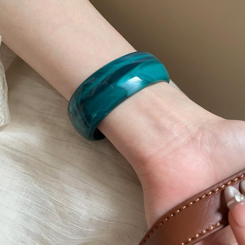 Brede Acryl Armbanden Gladde Glanzende Oppervlakte Meerkleurig Marmerpatroon Perfect Dames Mode Sieraden Voor Dagelijks Gebruik Feest