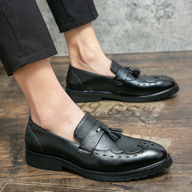 Loafers Men Brown Pointed Leather Shoes Tassels Small Leather Shoes Fashion Business Breathable Casual Men Shoes Zapatos Hombre