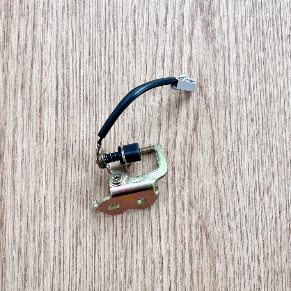 Trunk Latch Striker 64620-06010 64621-12070 For Toyota Avalon Camry Corolla
