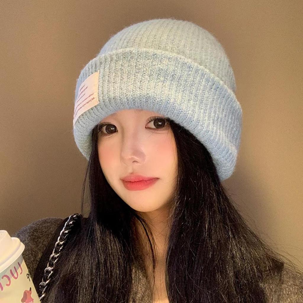 Dámská vlněná pletená zimní zahuštěná čepice Jednobarevná s nálepkou s písmeny Čepice Beanie Čepice Skullies Korejská dívka Chránič uší Proti chladu Puloverová čepice