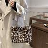 Modische Leopardenmuster-Plüsch-Tragetasche für Damen, einfache, warme, weiche Handtasche für den täglichen Einkauf und die Arbeit
