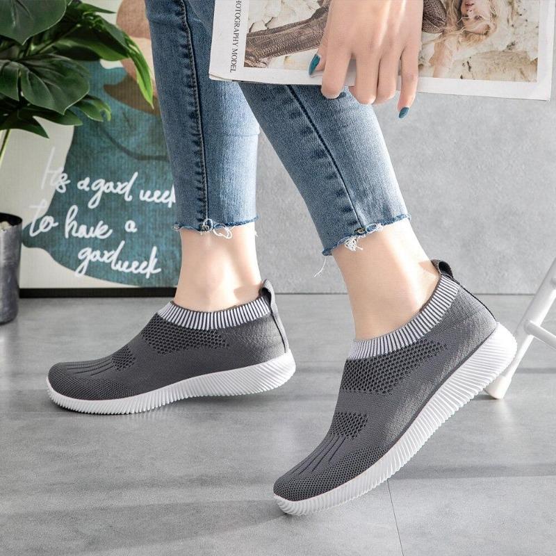 Summer Women Sneakers Lightweight Women's Sport Shoes Slip On Flats Shoes Women Loafers Plus Size Walking Flats Female Footwear