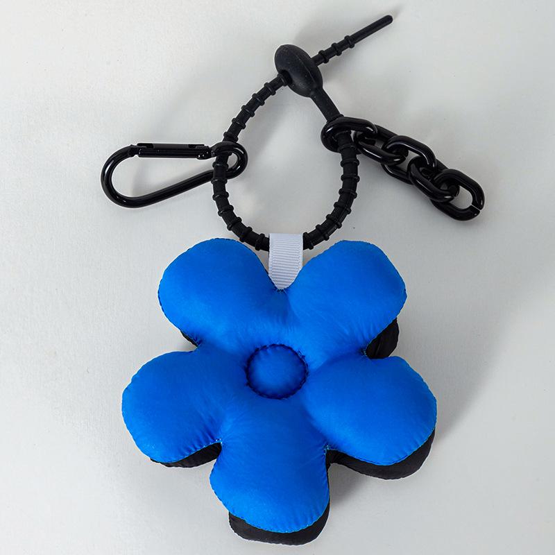 Stylish Two-Color Flower Keychain - Trendy Car Accessory & Cute Bag Charm