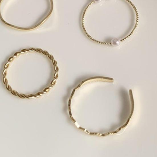 5-teiliges Set mit gewellten Fingerringen im japanischen koreanischen Stil mit Kunstperlen, galvanischen Stapelringen