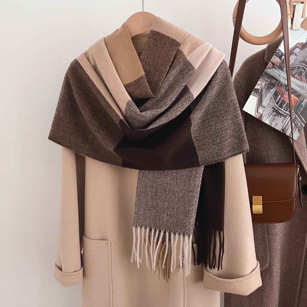Popular couple black and white plaid scarf women's winter versatile imitation cashmere plaid scarf thickened to keep warm, windproof and cold