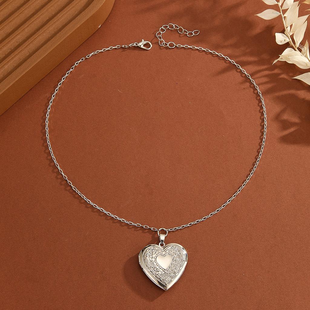 Couple Love Pendant Popular Mother's Day Necklace Exquisite Can Be Opened Photo Frame Peach Heart Collarbone Chain Women