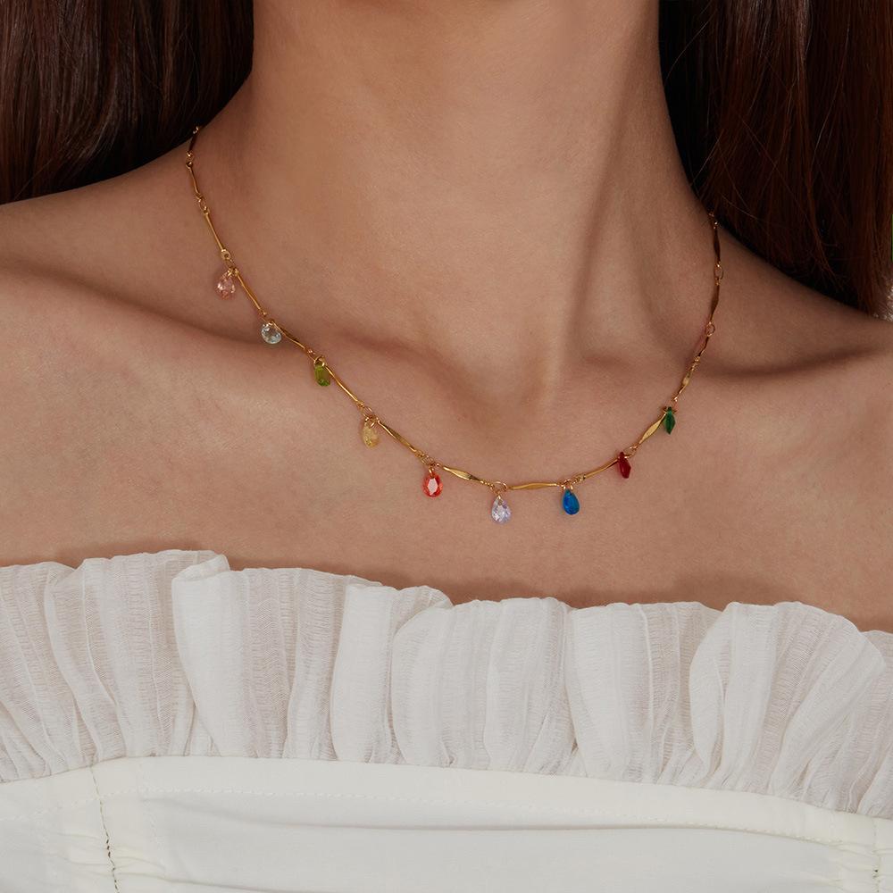 Európsky a Americký Personalizovaný Farebný Krištáľový Kameň s Strapatým Príveskom Clavicle Reťaz Trendy Nerezová Oceľová Náhrdelník pre Ženy