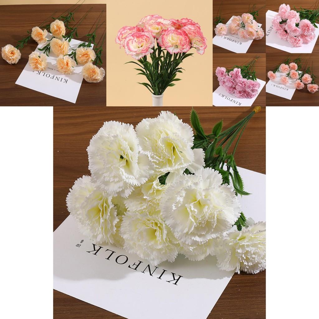 Boeket van zijden anjers voor bruiloftsdecoratie, woningpresentatie, fotografie en als cadeau.