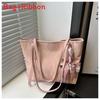 Minimalist Tote Bag For Women With Polyester Material And Zipper Closure For Daily Use