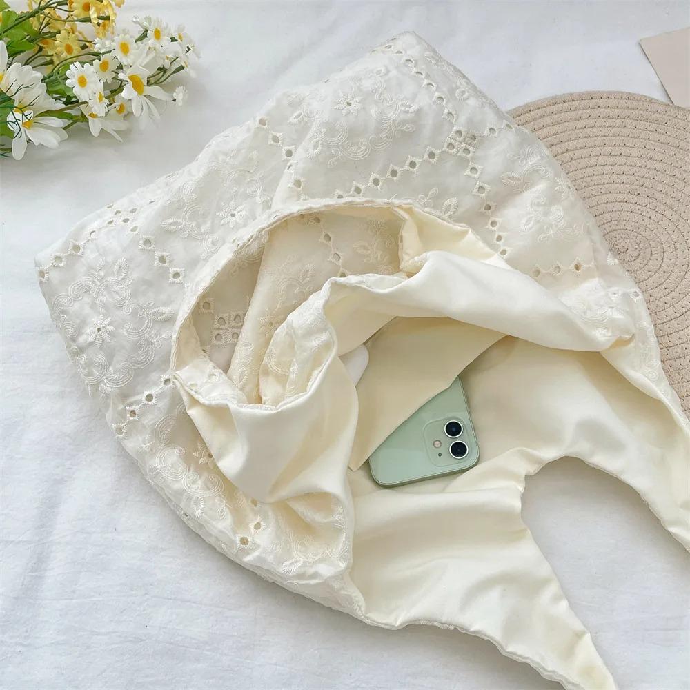 Elegant Embroidered Large Capacity Women Shoulder Bag White Portable Tote Bag Fashion Daily Women Handbag for Outdoor Beach