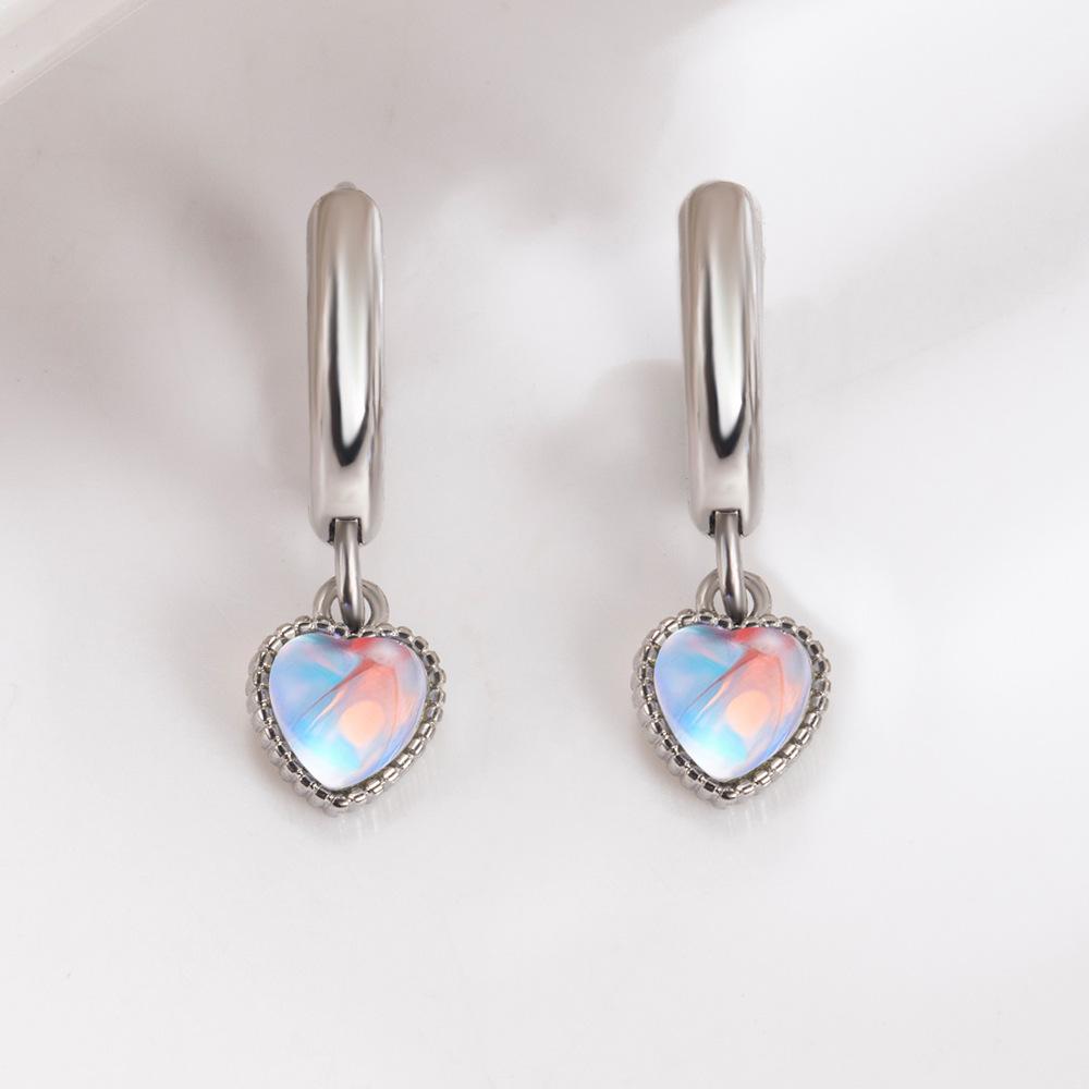 Romantic and Colorful Love Earrings Female Fashionable and Full Heart -shaped Moonstone Ear Buckle