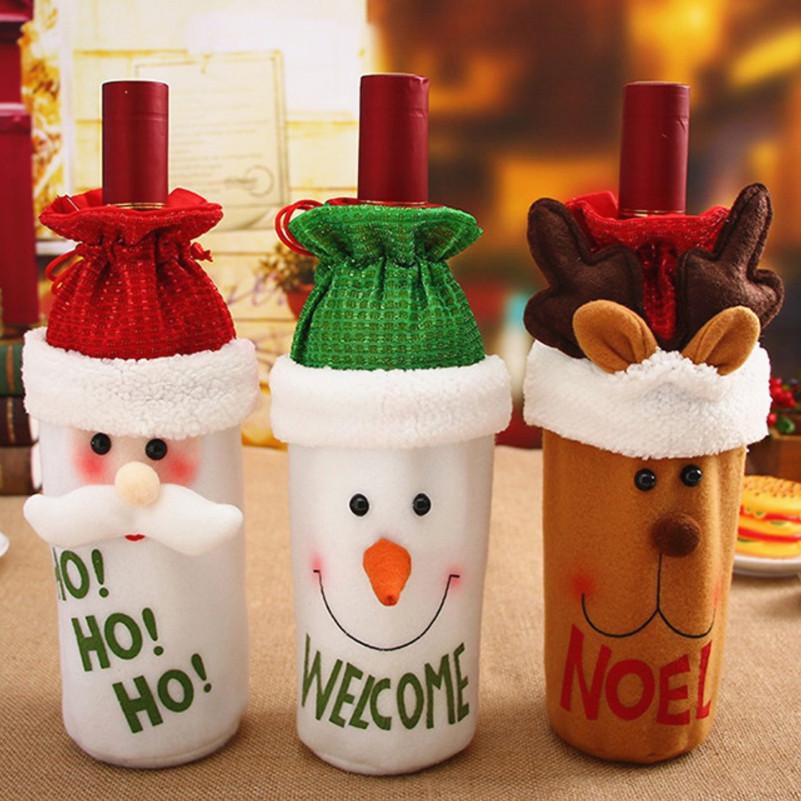 Gestrickte Weihnachts-Weinflaschenhüllen: Alter Mann Schal, Mütze, Schneemann für festliche Restaurantdekoration