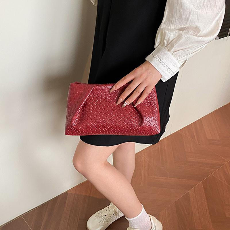 Large Capacity Shoulder Bag New Fashion Popular Woven Commuter Simple Clutch Bags Retro Evening Phone Pocket KTY