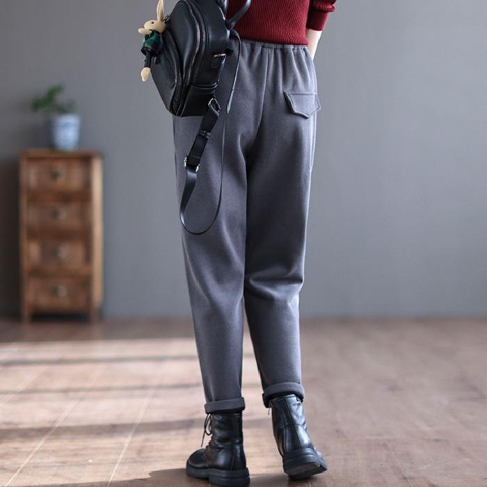 Women's Retro Japanese Velvet-Lined Harem Pants with Pockets for 2025 Autumn/Winter