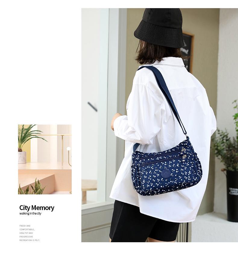 Urban Minimalistische Damen Nylon Umhängetasche - Lässige Bedruckte Kleine Quadratische Tasche für Mittelalte und Ältere