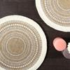 6 oder 8 Tischsets, schwarz, abgerundet, 38 cm Durchmesser, unregelmäßiges Muster, für Restauranttische, Stoffplatzsets