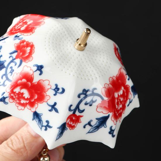 Infuseur à thé en céramique en forme de parapluie avec filtre rotatif en céramique bleue et blanche chinoise pour thé en vrac, Filtre à thé Kung Fu, Cadeau élégant pour le thé