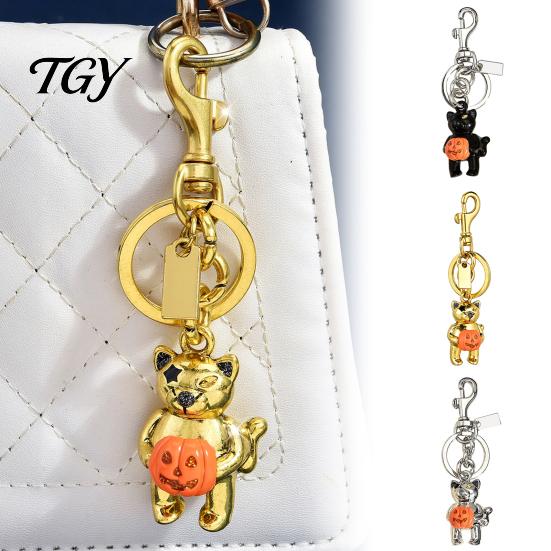 Halloween Keychain Cat Holding Pumpkin Keychain, Metal Car Key Holder Ring Holder, Backpack Handbag Hanging Decorative Accessory Pendant