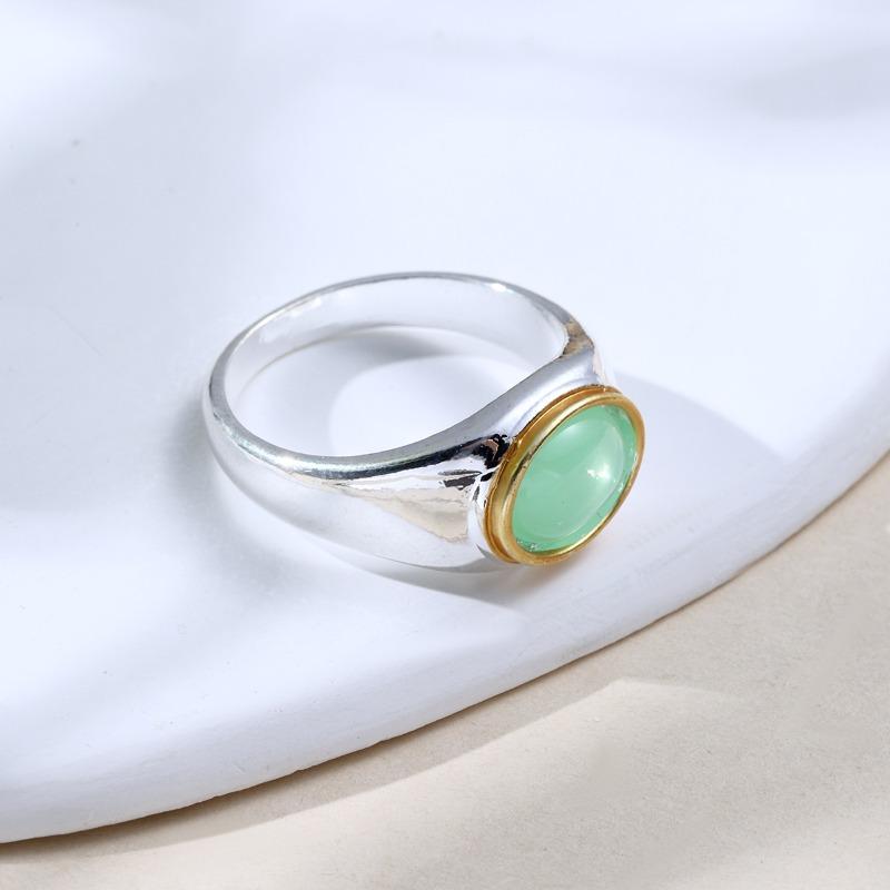 Stylový, elegantní a teplý dámský prsten s drahokamem safír, jednoduché retro šperky