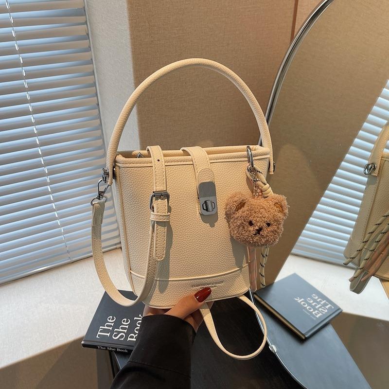Handbag women's new fashionable and simple commuter bucket bag niche versatile single shoulder messenger bag tide