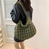 Dámska taška cez rameno Veľkokapacitná taška na zips Jednofarebná Polstrovaná Puffer Prešívaná Tote Taška Cestovanie Nakupovanie Crossbody Taška Puff Sling Bag