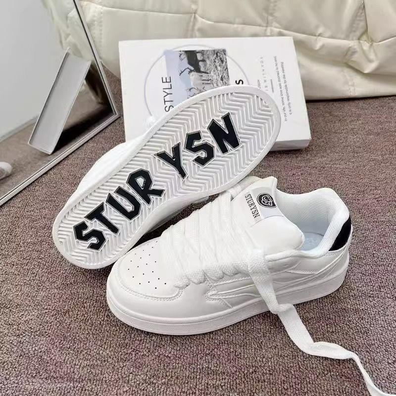 Petites chaussures de skate tendance fraîches et respirantes pour femmes, ins marée à semelle épaisse, petites chaussures blanches polyvalentes, été 2025, chaussures de pain décontractées pour étudiantes