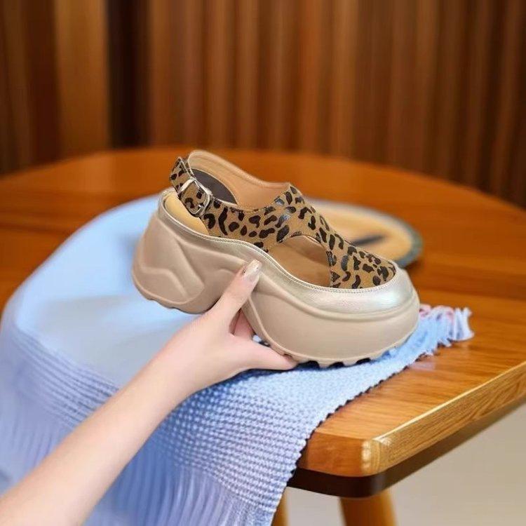 Small hollow bag head sandals women's outer wear 2025 summer new thick-soled muffin versatile casual fashion sandals