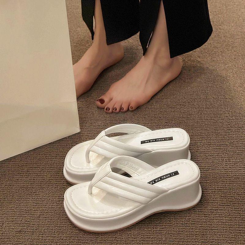 Internet Celebrities Pinch Feet Flip-flops Women's Muffin Thick Bottom Cool Slippers Women's Summer Wear New Fashion Ins Tide