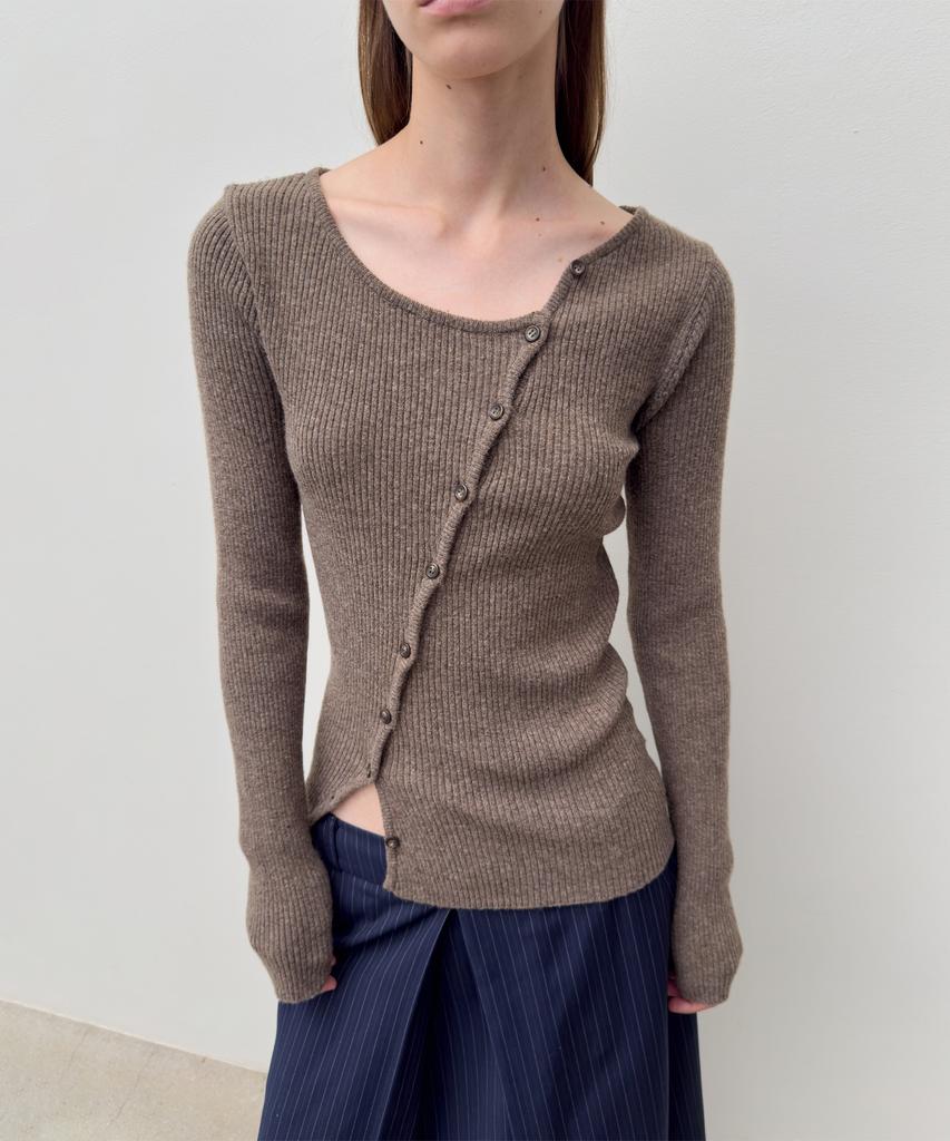 Daiaegeuneol Diagonal Button Knit (Brown)