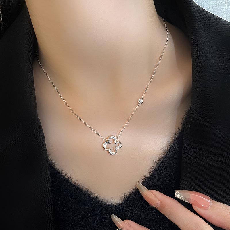 Hohle Blume Halskette Zirkon Schlüsselbeinkette Neuer Frühling- und Sommer-Neuer Stil Frisch und Elegant