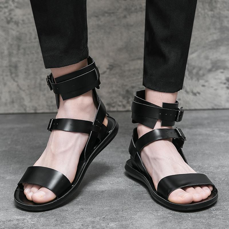 Été Nouveaux Hommes Gladiateurs Noir Blanc Punk Rock Cuir Verni Chaussures Décontractées Sandales de Plage Respirantes Pantoufles d'Extérieur Grande Taille