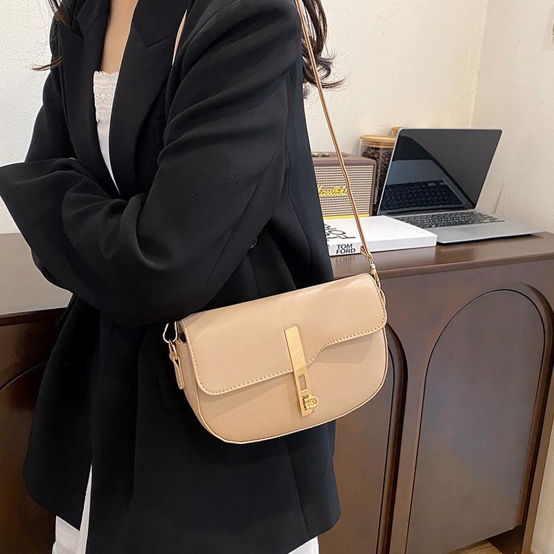 Simple Minimalist Pu Leather Saddle Bag With Stitching Details And Polyester Lining