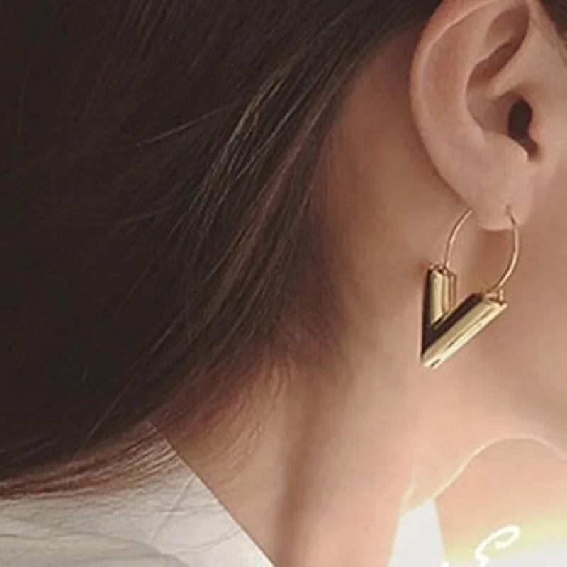 Prägnante Persönlichkeit Gold Große V-Form Geometrische Ohrringe Übertriebene Hängeohrringe Mode Schmuck Accessoires für Frauen