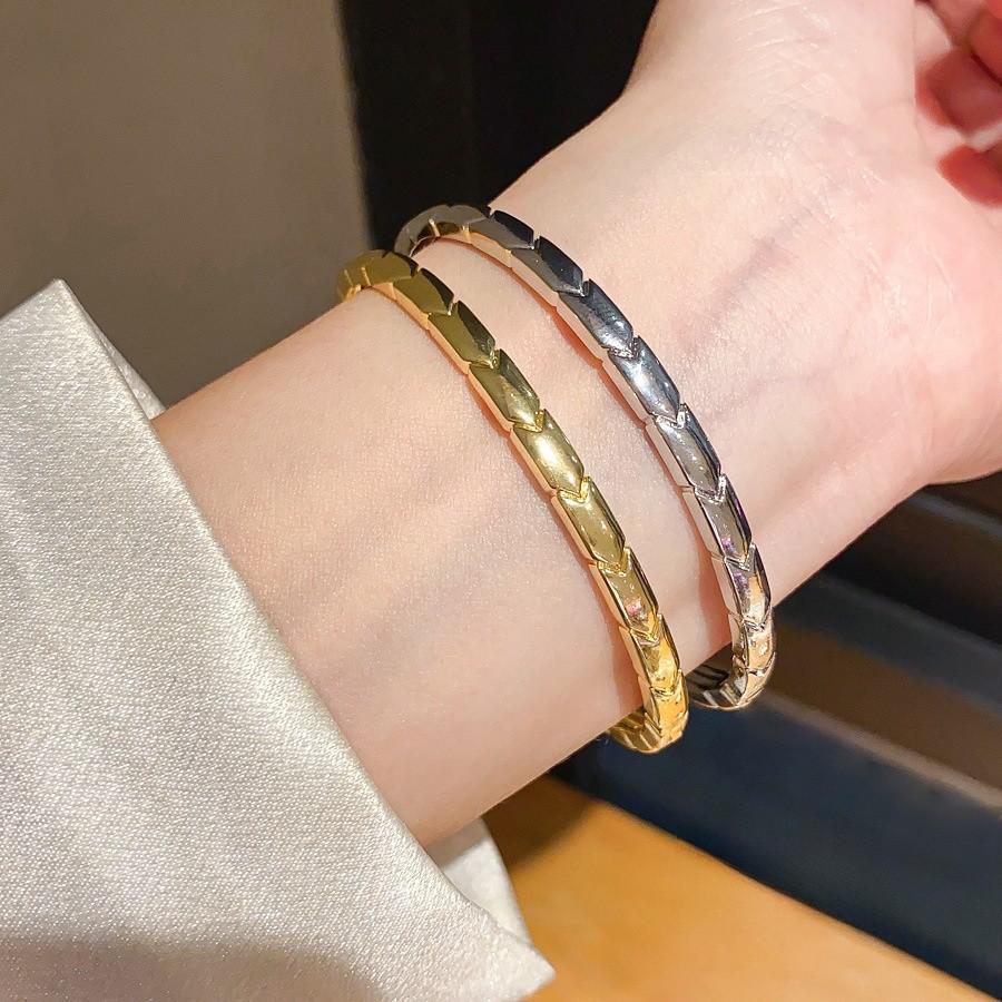 Minimalist Gold Plated Arrow Pattern Bracelet For Women Fashion Jewelry Accessory