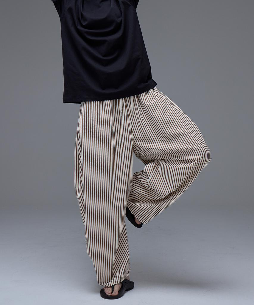 URBANAGE Balloon Fit Curved Stripe Pintuck Elastic Pants_Brown