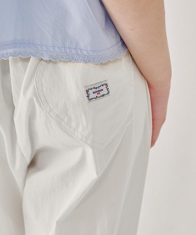 RONRON Back Heart Stitch Pocket Banding Pants White