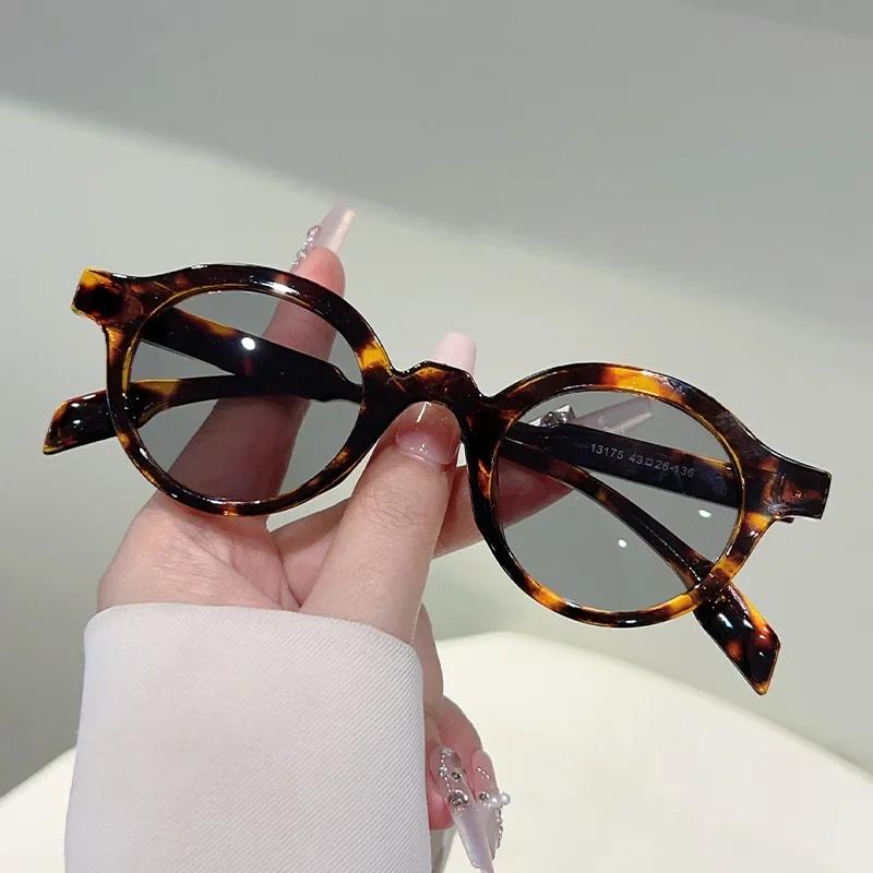 Dernières Lunettes de Soleil Ovales Femmes Élégantes Teintes Couleur Sucrée Transparente Protection Solaire Extérieure UV400 Monture Forme Ronde Style Classique Hommes Conduite Élégante Soleil