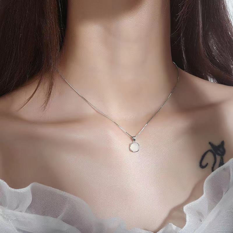 Imitation White Chalcedony Pendant, Cold Wind Necklace, Young Woman Light Luxury Design Collarbone Chain
