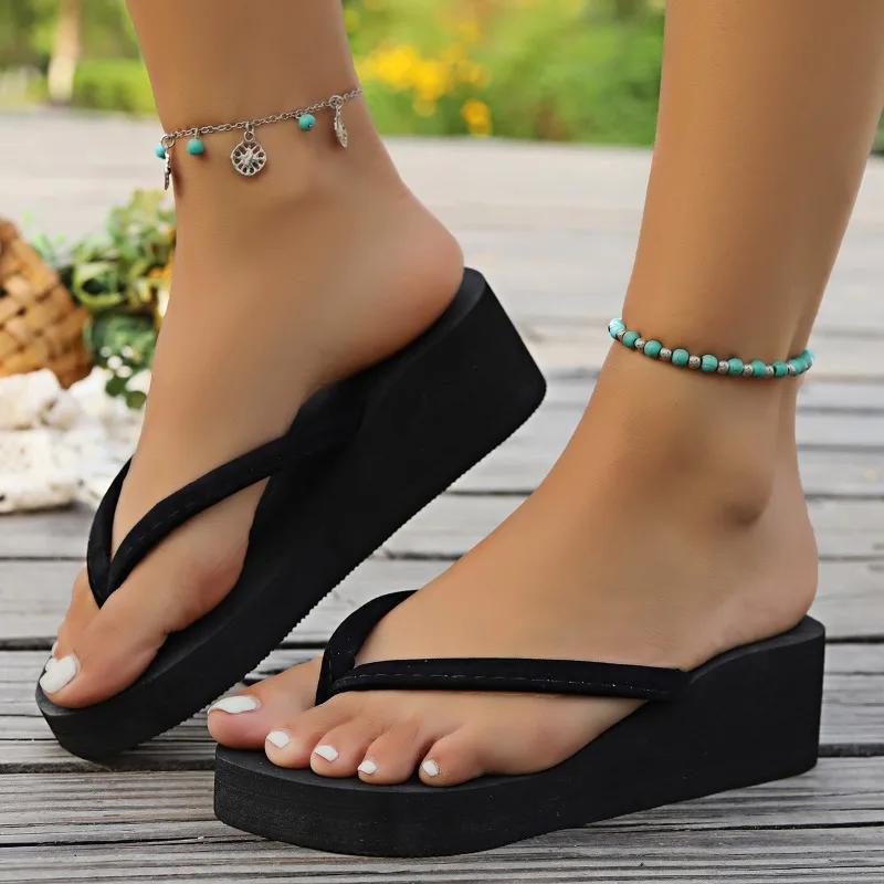 2024 Neue modische einfarbige Flip-Flop-Flip-Flop-Keil-Modische, bequeme und leichte Außenschuhe für Damen im Sommer