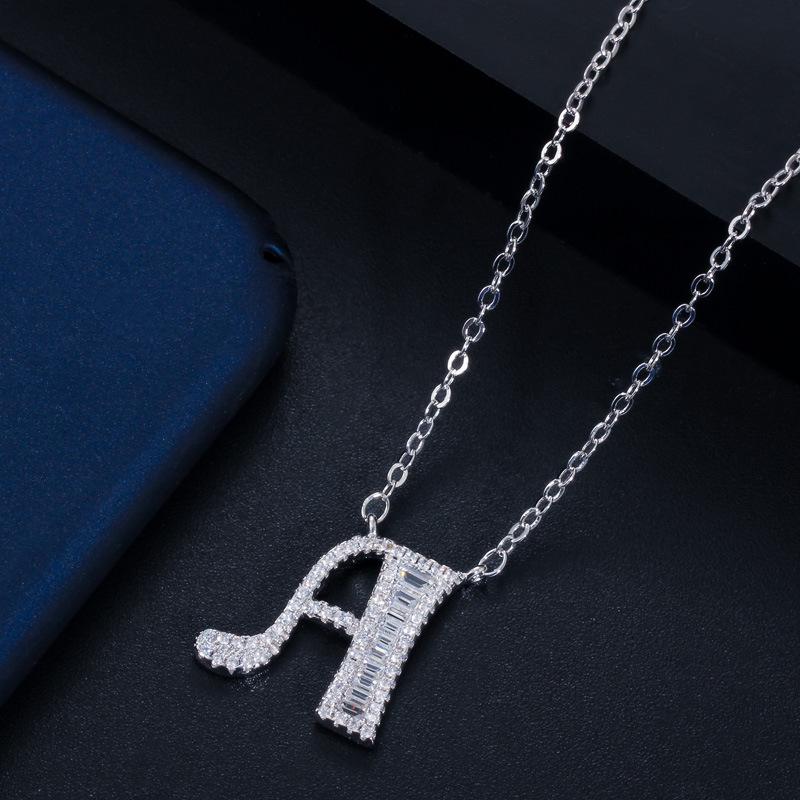 Wife'S Romantic Trip With 26 English Letters Collarbone Chain Pendant, Slightly Inlaid Zircon-Plated Platinum Necklace